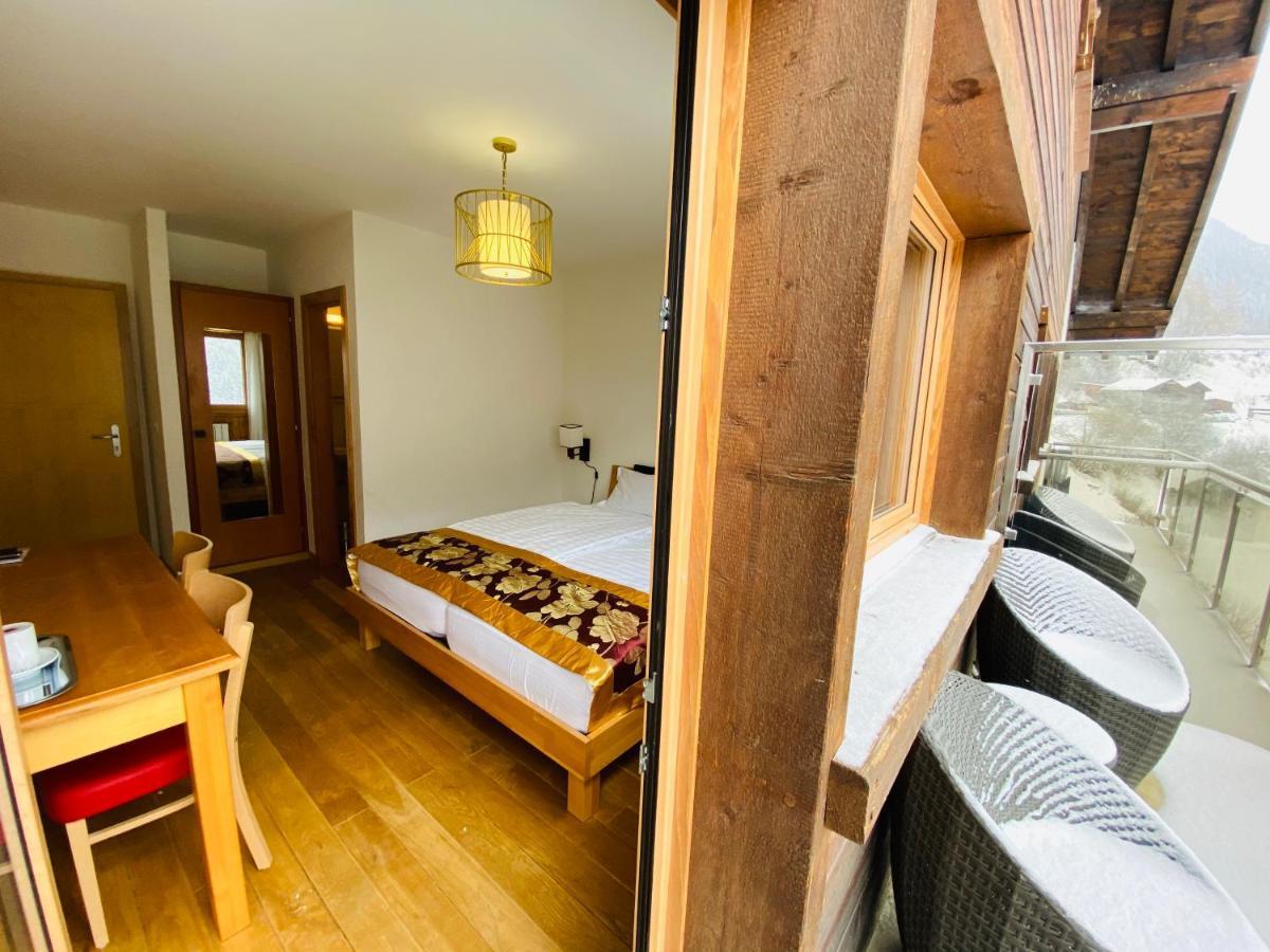 Qi-Lin Hotel Restaurant Ayer Zewnętrze zdjęcie