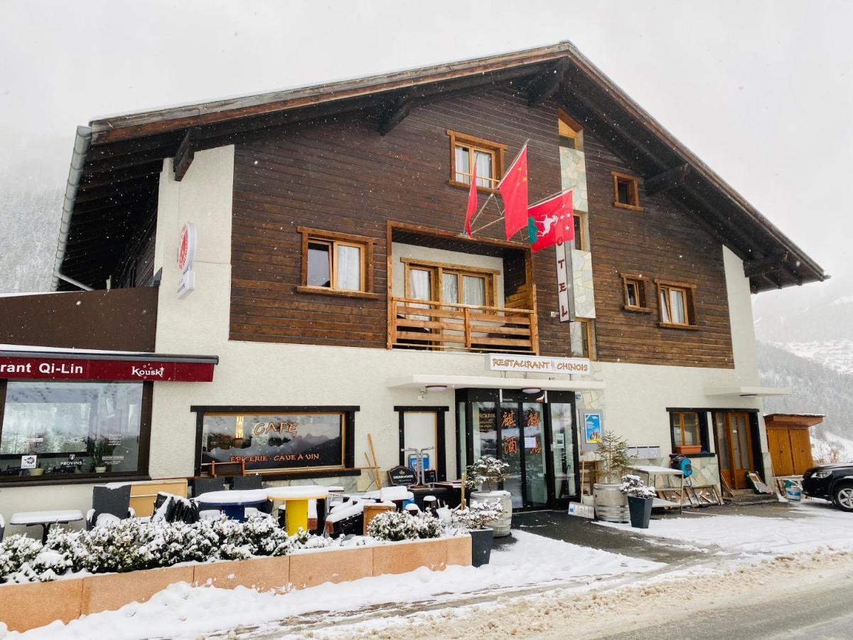 Qi-Lin Hotel Restaurant Ayer Zewnętrze zdjęcie