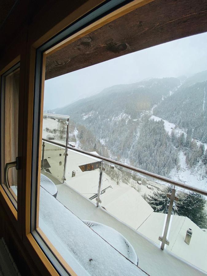 Qi-Lin Hotel Restaurant Ayer Zewnętrze zdjęcie