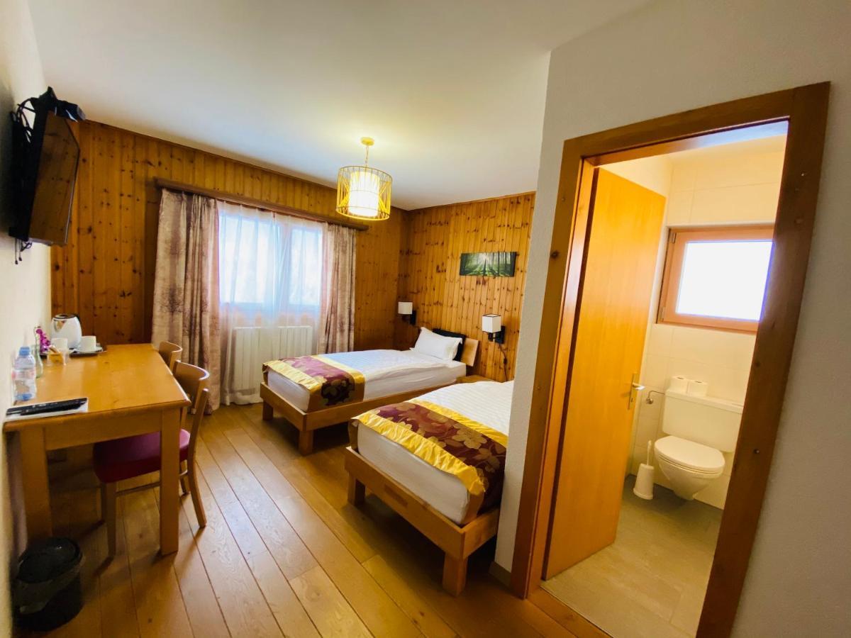 Qi-Lin Hotel Restaurant Ayer Zewnętrze zdjęcie